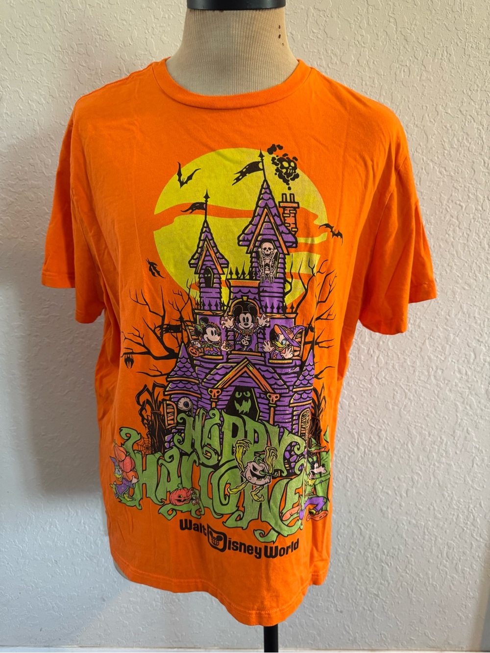 Disney Parks Mickey Mouse and Friends "Happy Halloween" T-Shirt. XXL
